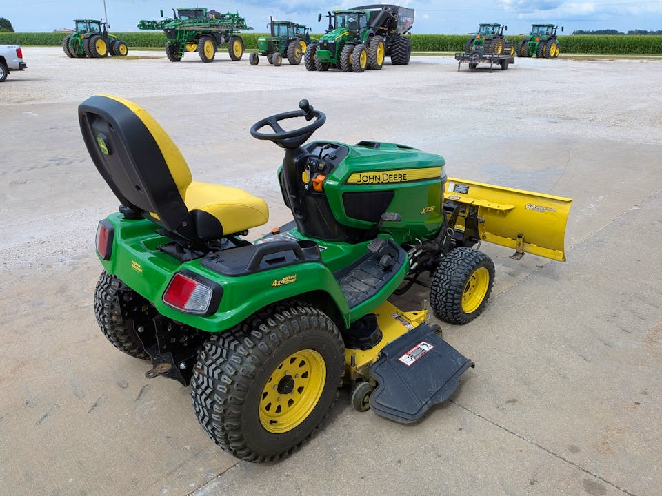 John Deere X739