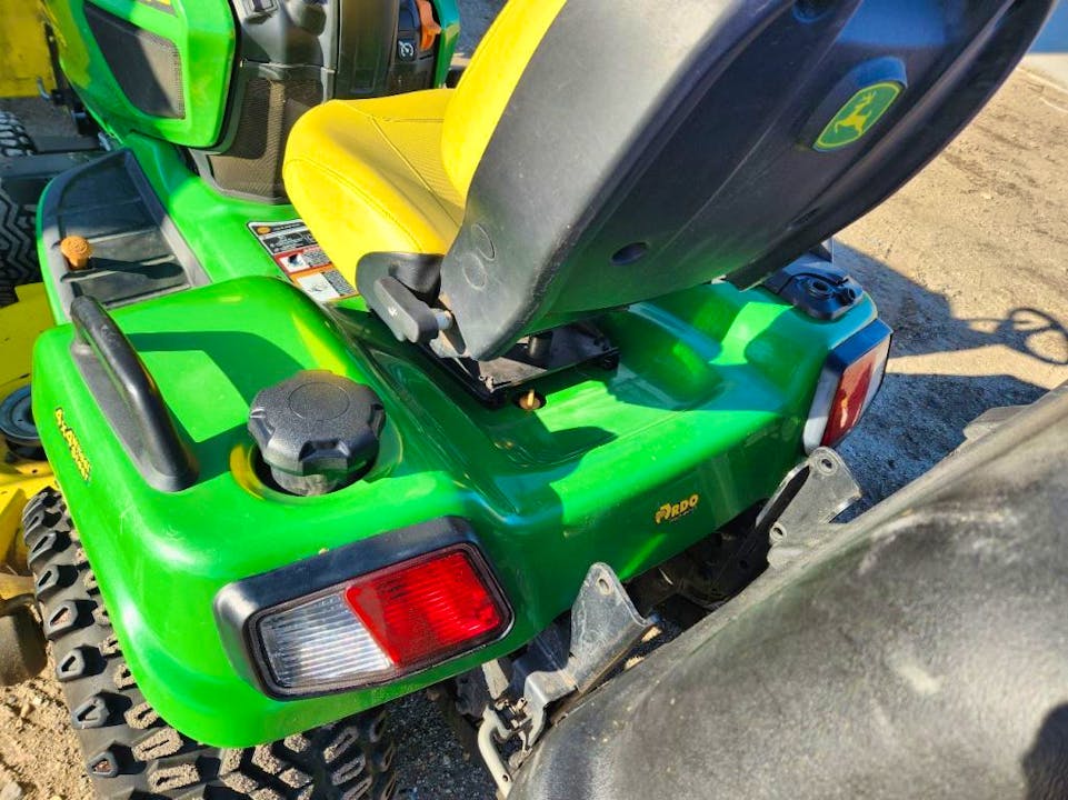 John Deere X739