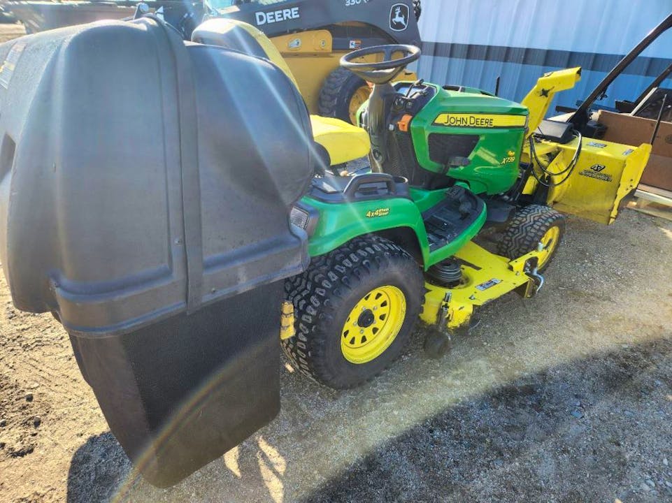 John Deere X739