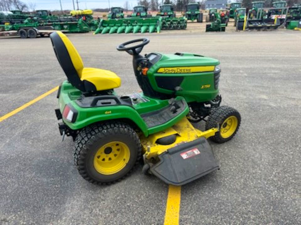 John Deere X758
