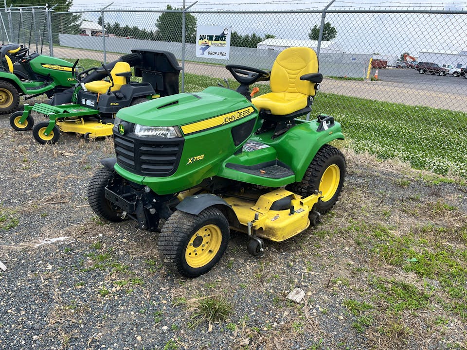 John Deere X758