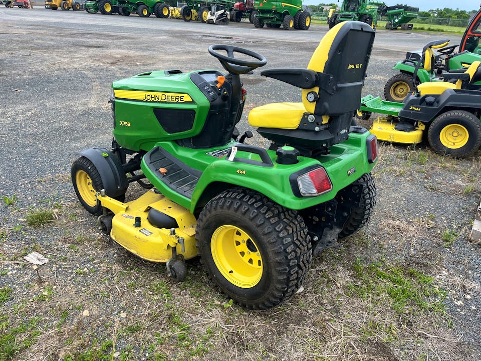 John Deere X758