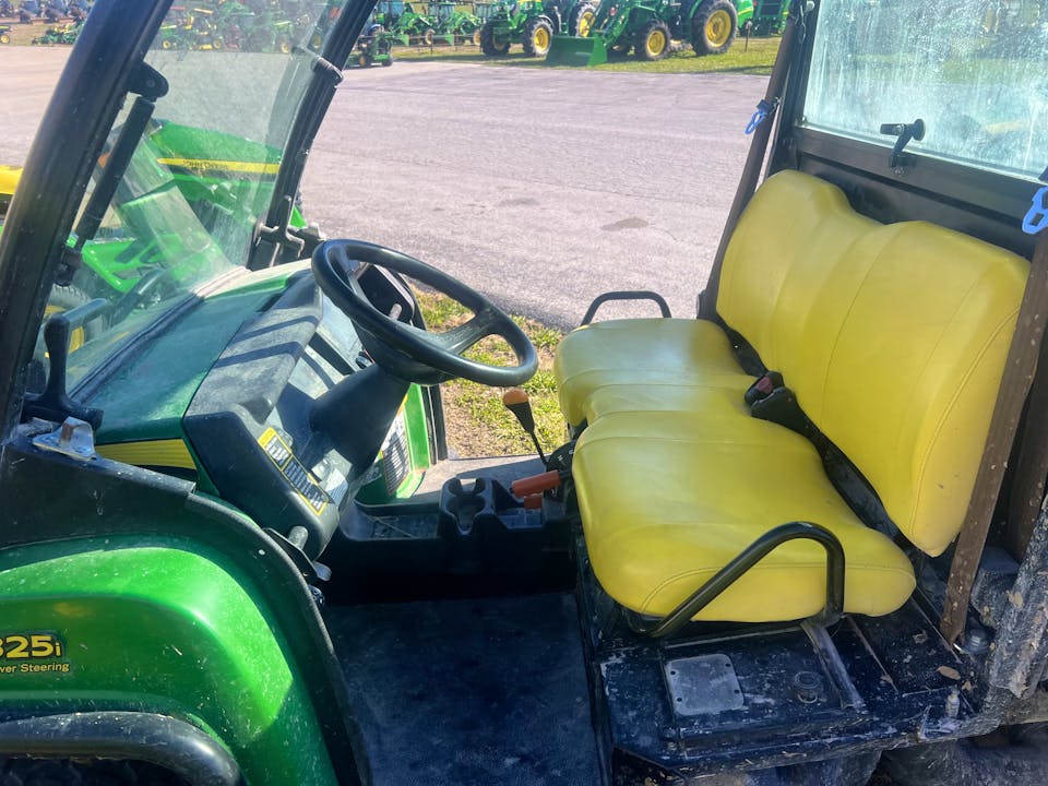 John Deere XUV825I GREEN
