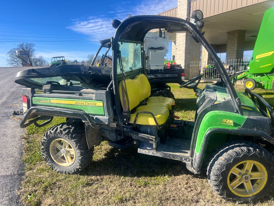 John Deere XUV825I GREEN
