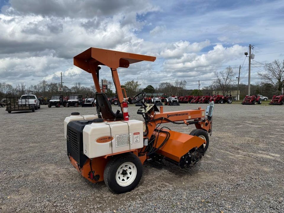 LayMor Sweepmaster 300 8HC