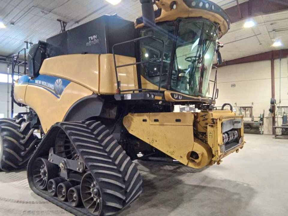 NEW HOLLAND CR890
