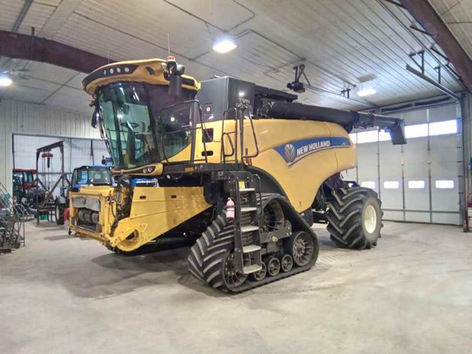 NEW HOLLAND CR890