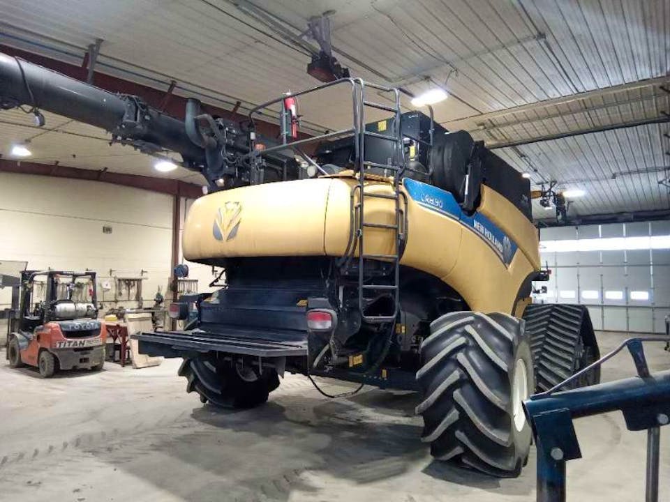 NEW HOLLAND CR890