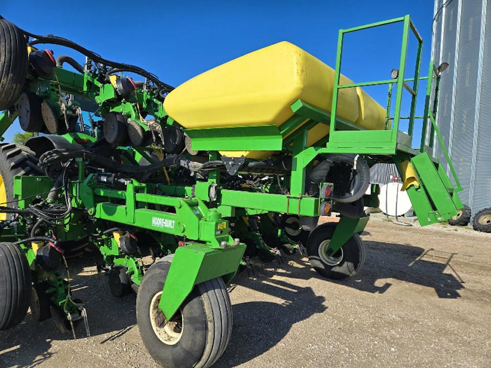 John Deere 1725