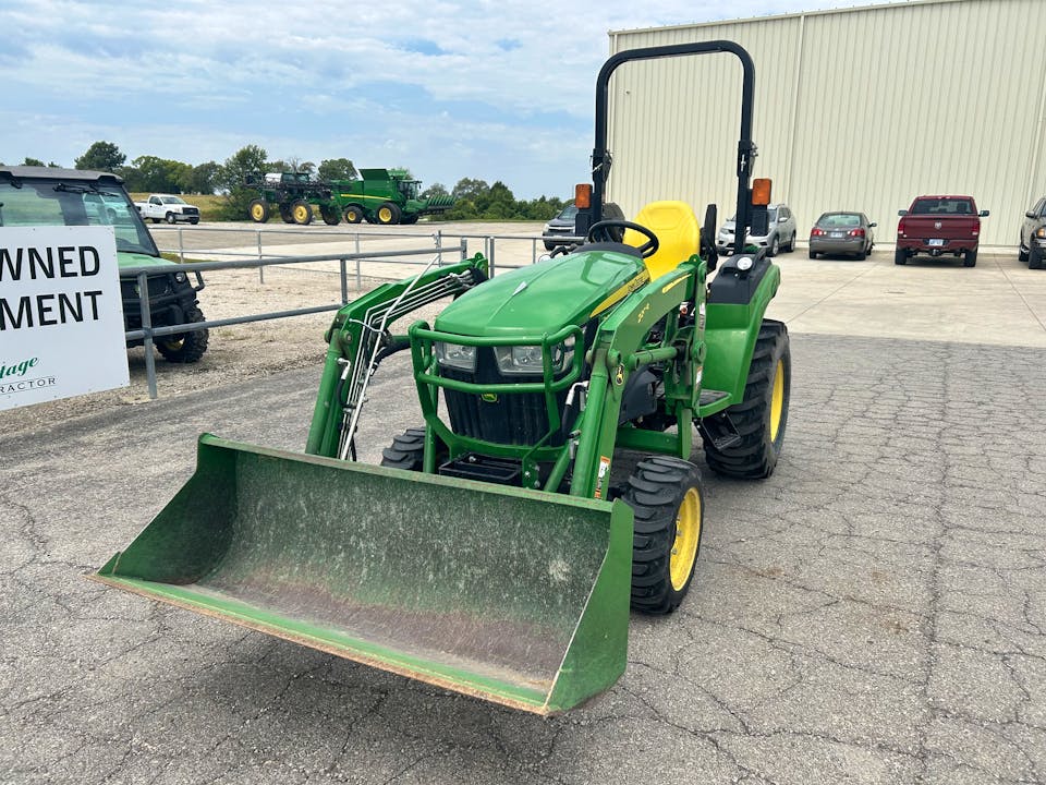 John Deere 2038R