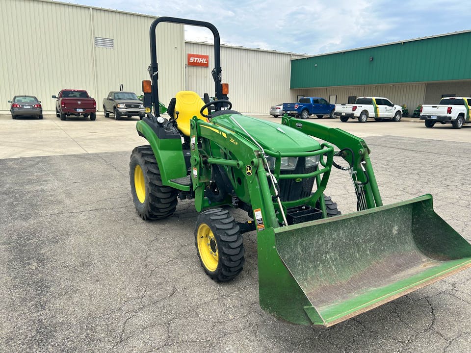 John Deere 2038R