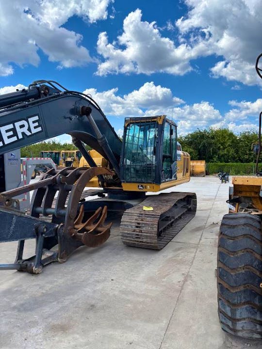 John Deere 250GLC