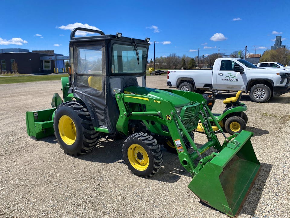 John Deere 3025E