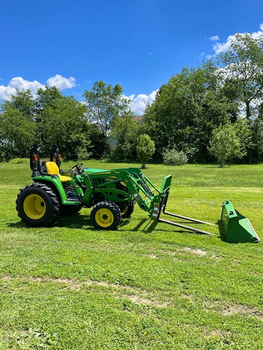 John Deere 3032E