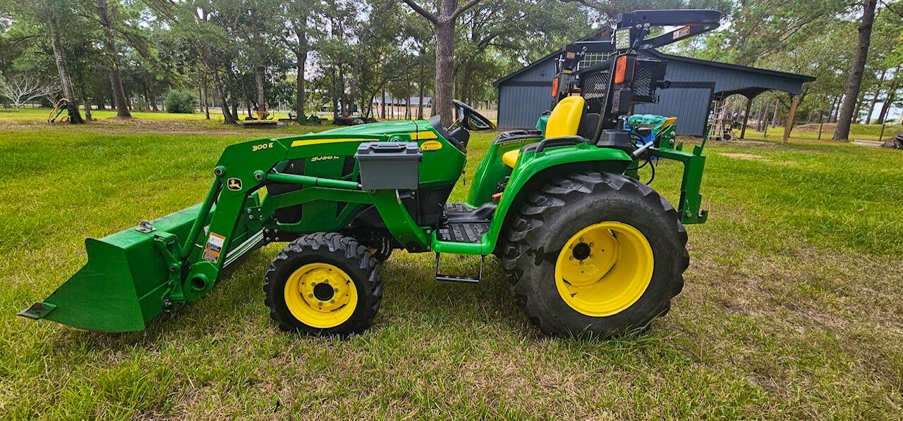 John Deere 3038E