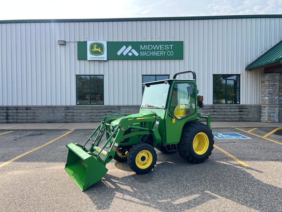 John Deere 3038E