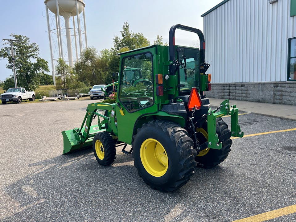 John Deere 3038E