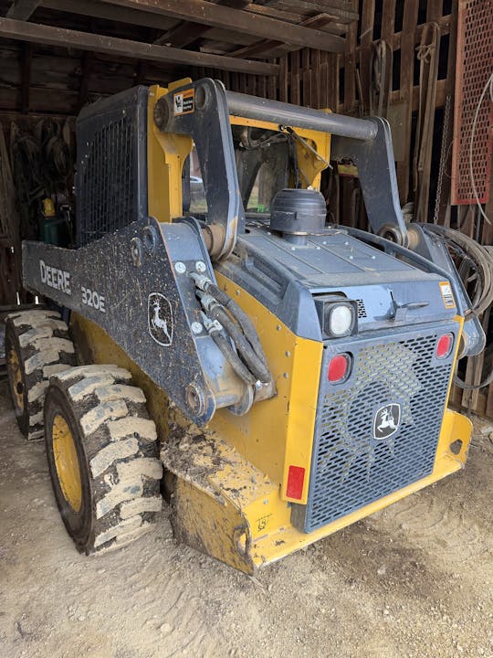 John Deere 320E