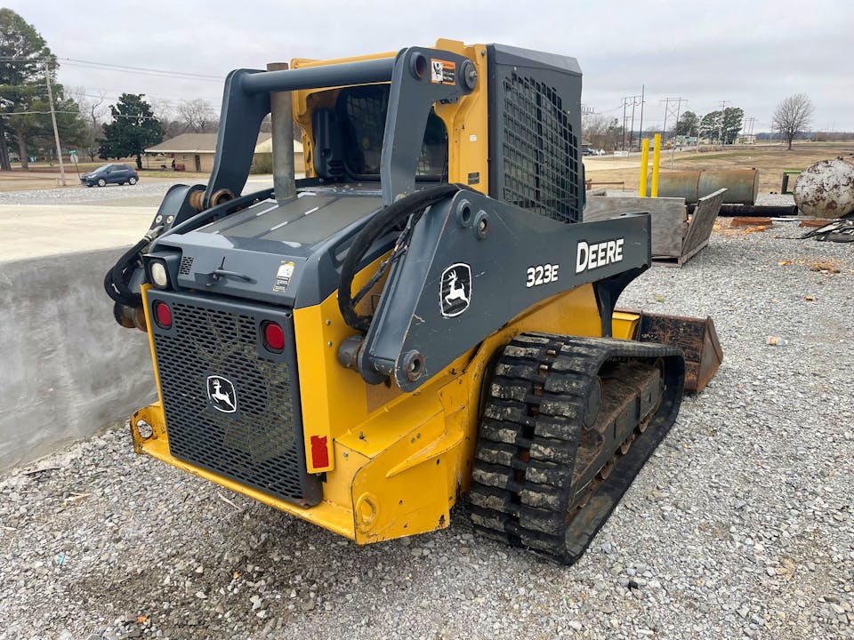 John Deere 323E