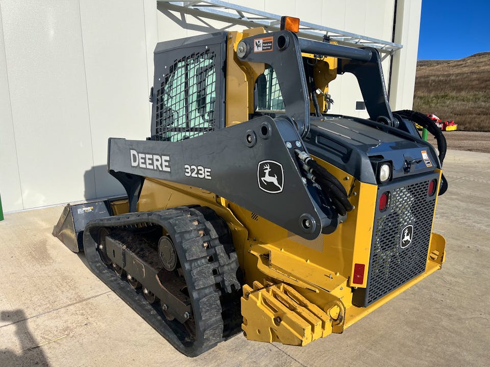 John Deere 323E