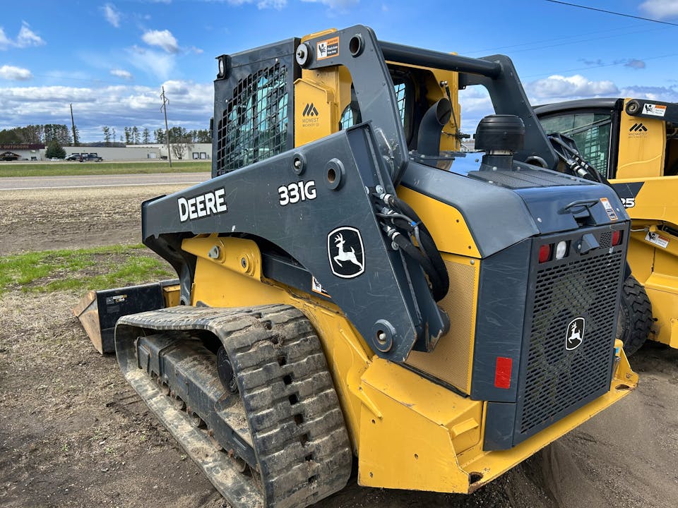 John Deere 331G
