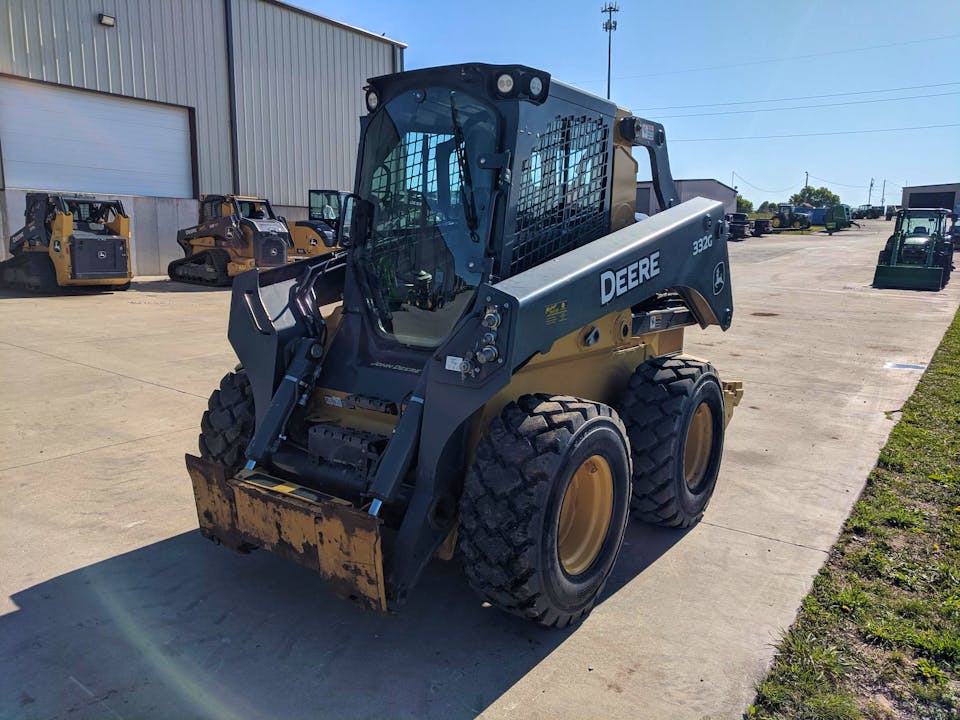 John Deere 332G