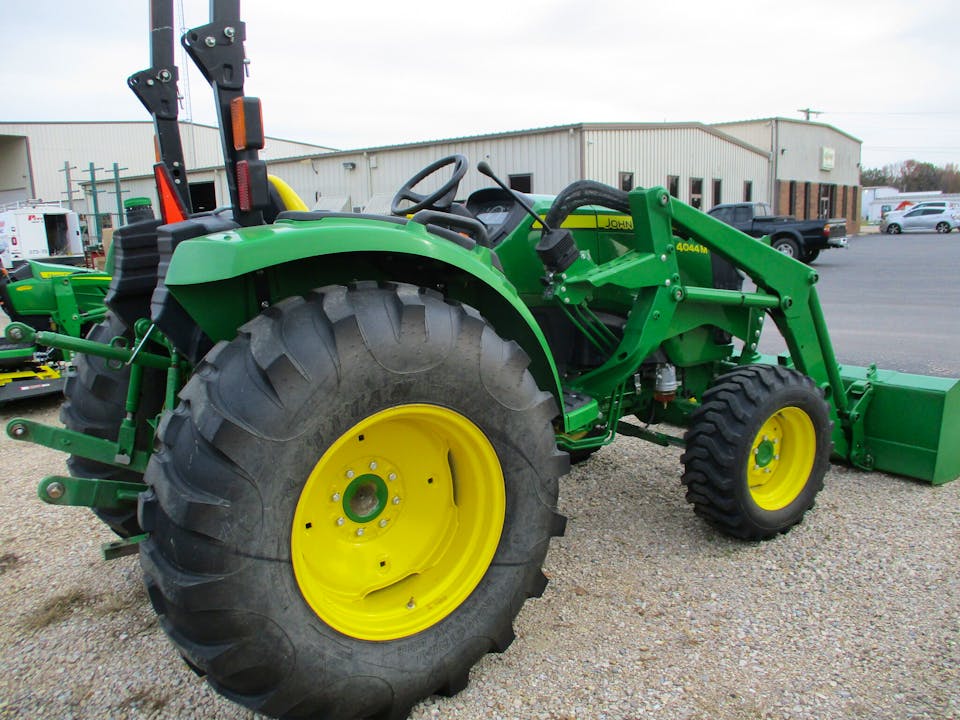 John Deere 4044M