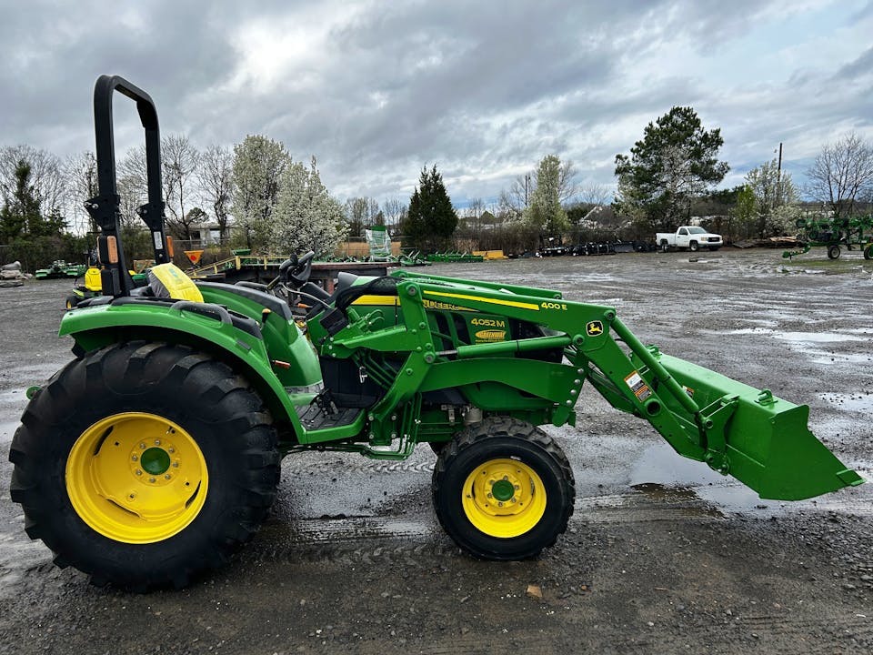John Deere 4052M