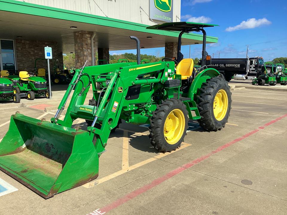 John Deere 5055E