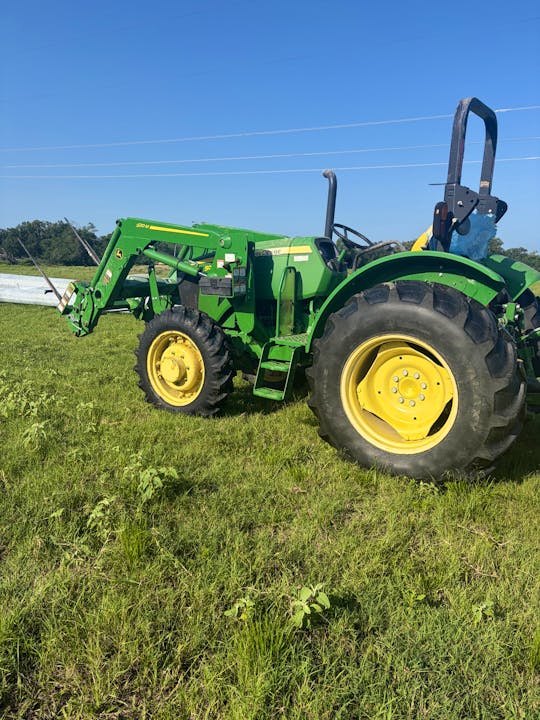 John Deere 5055E