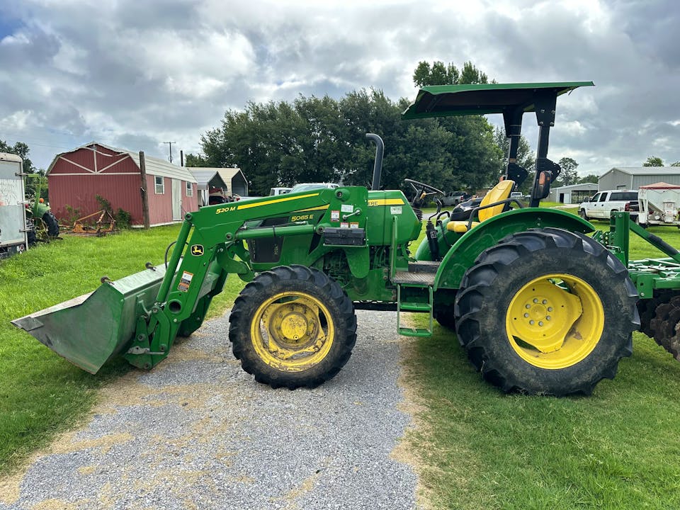 John Deere 5065E