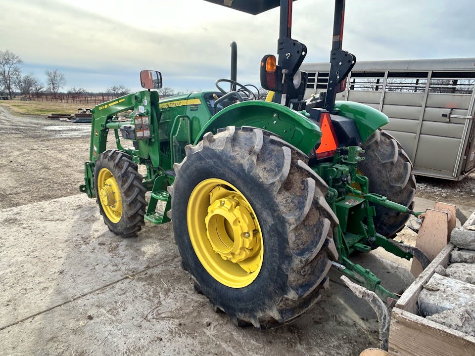 John Deere 5065E