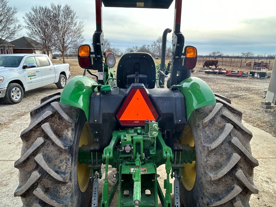 John Deere 5065E