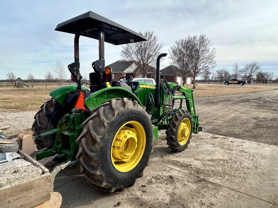 John Deere 5065E