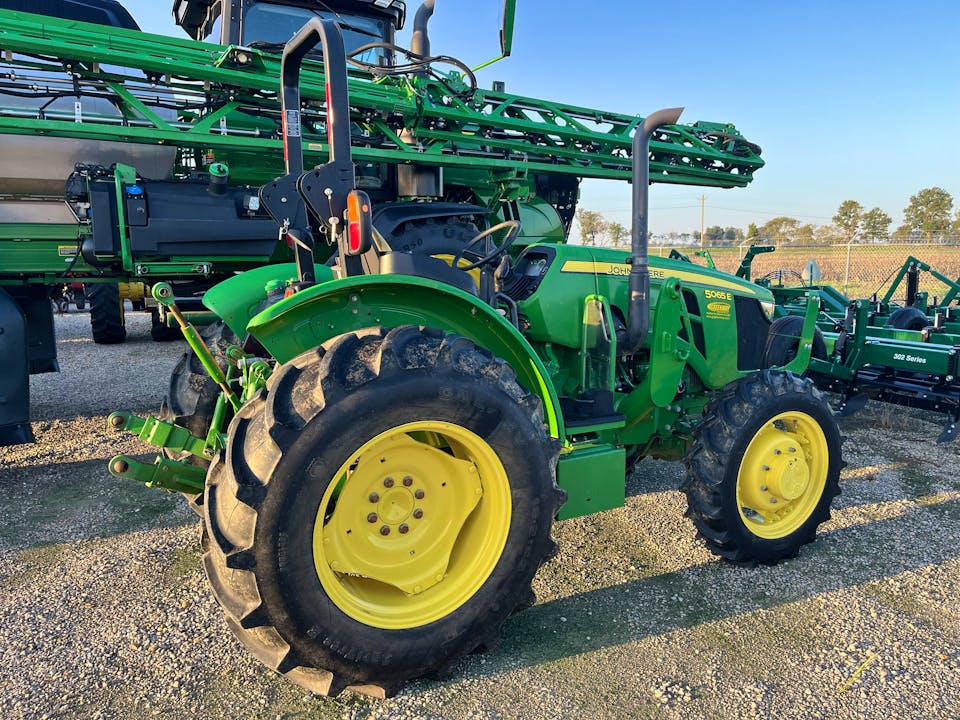 John Deere 5065E