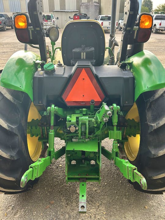 John Deere 5065E
