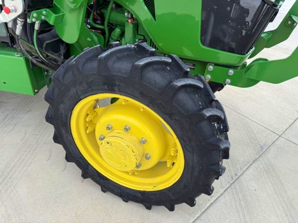John Deere 5075E
