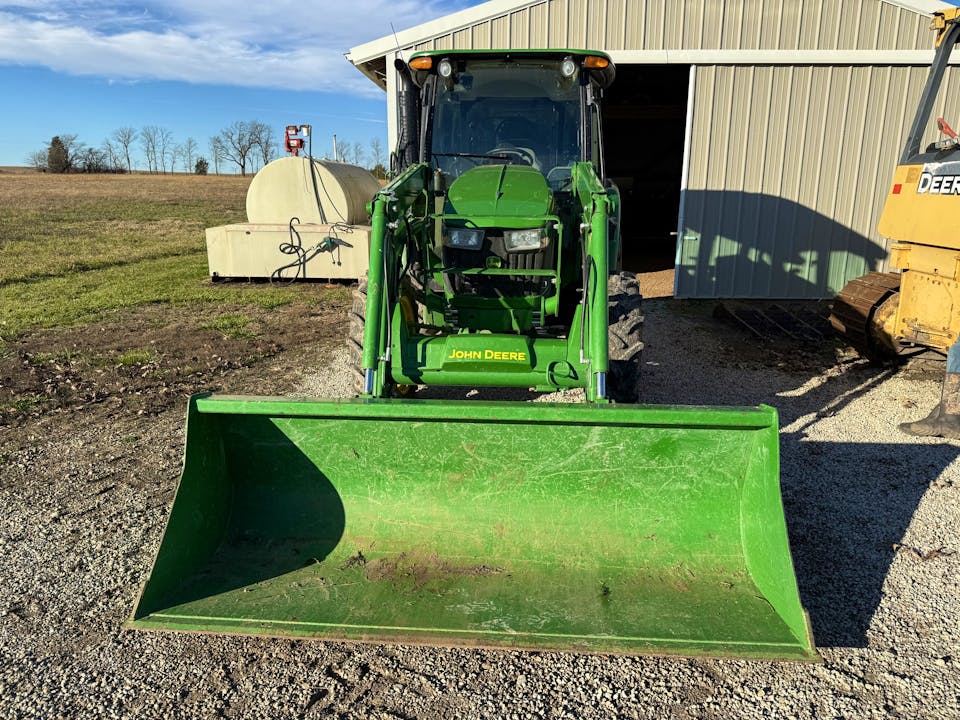 John Deere 5075E