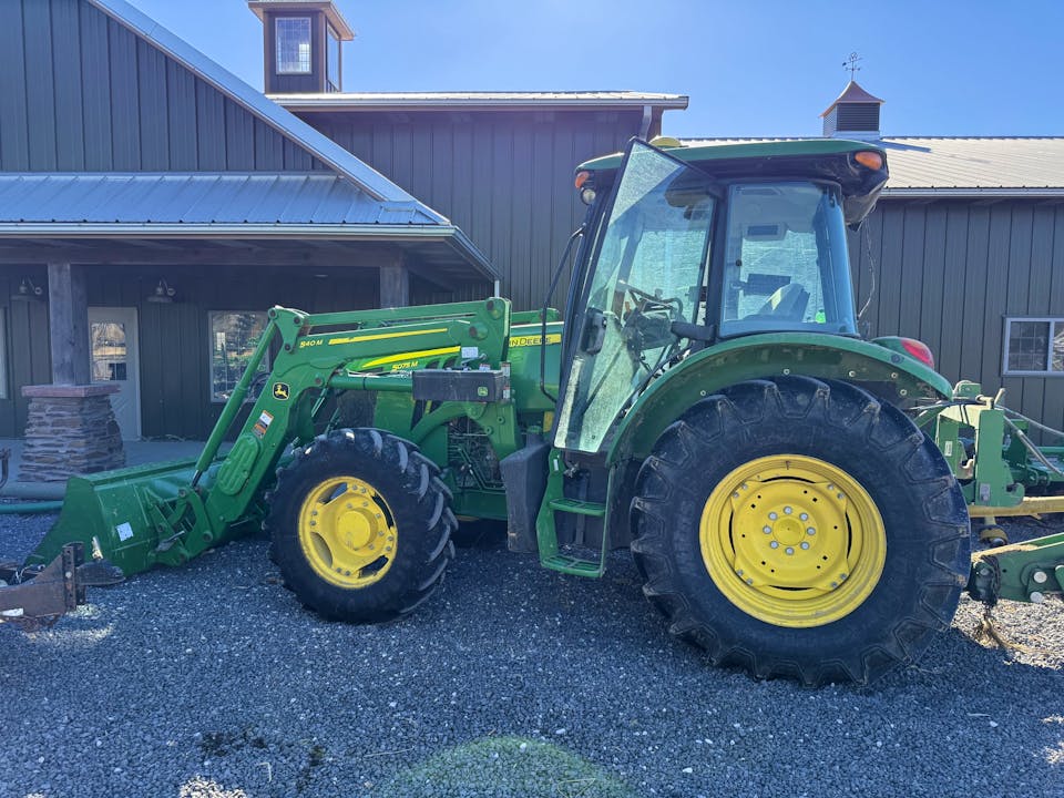 John Deere 5075M
