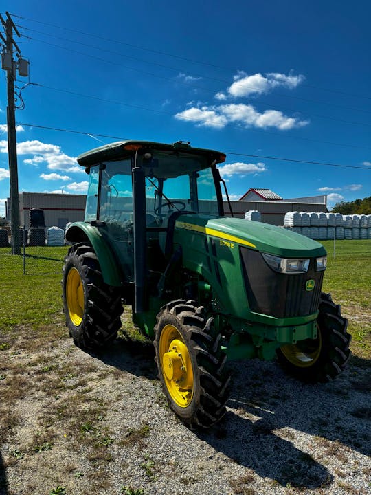 John Deere 5085E