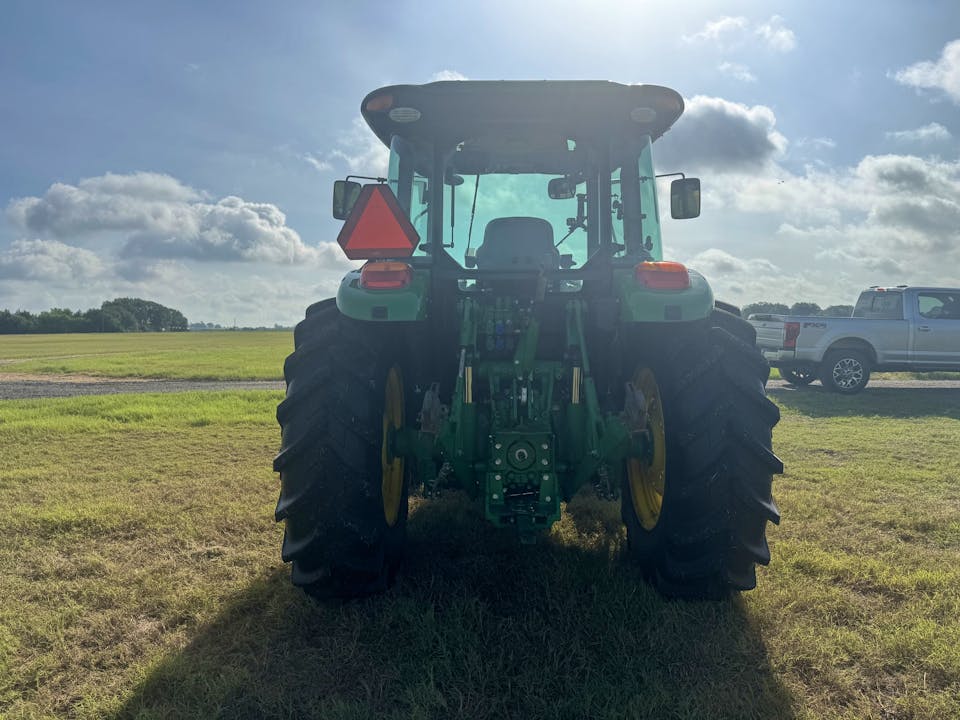 John Deere 5115M