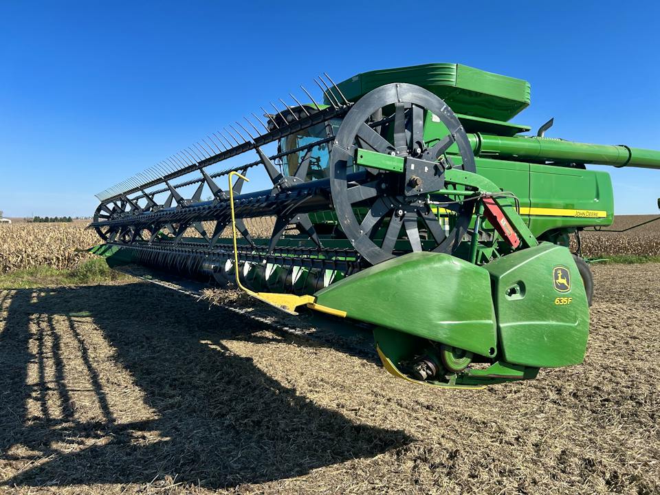 John Deere 635F