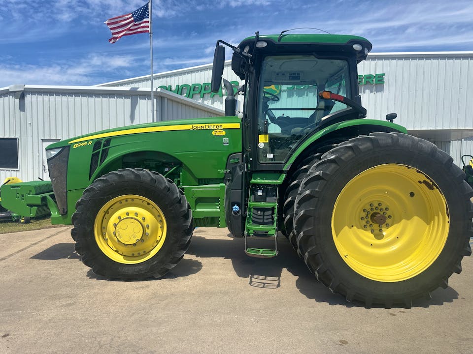 John Deere 8245R