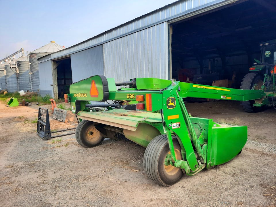 John Deere 835