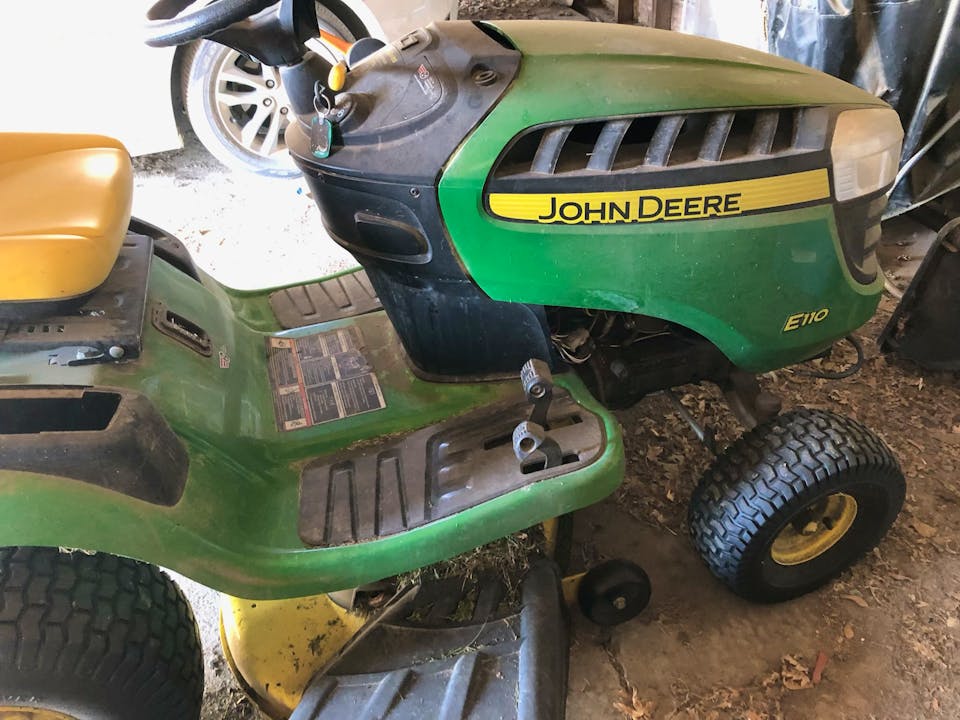 John Deere E110