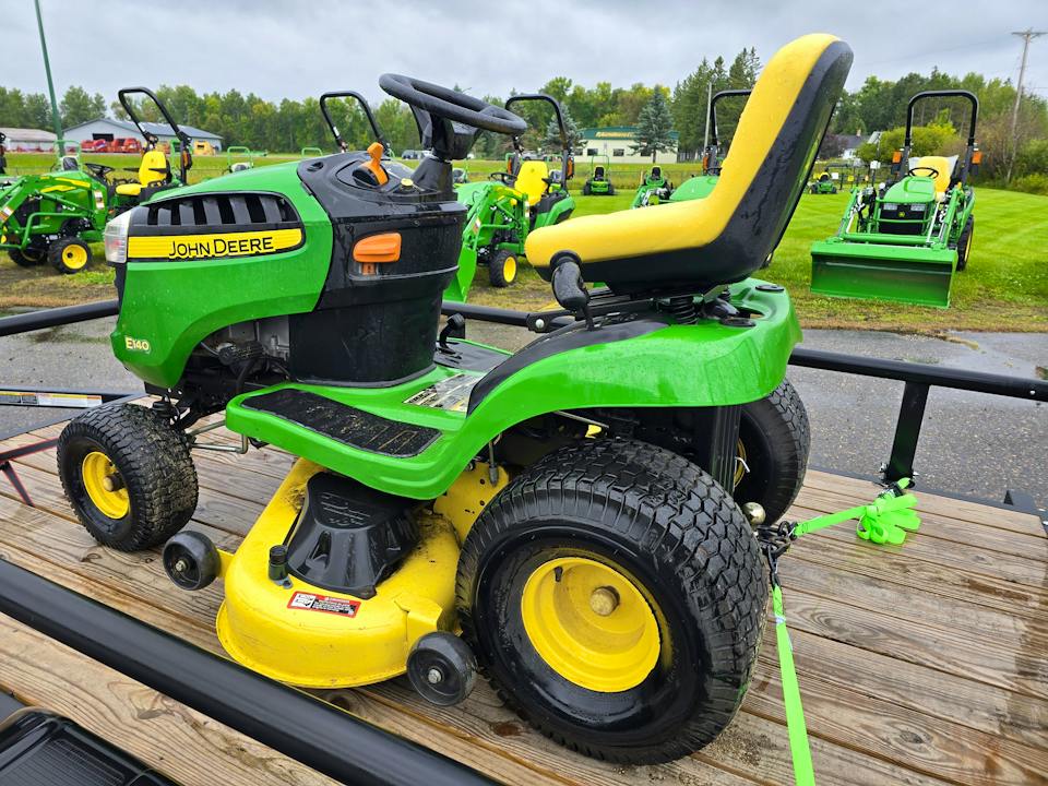 John Deere E140