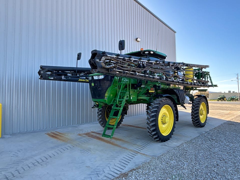 John Deere R4038