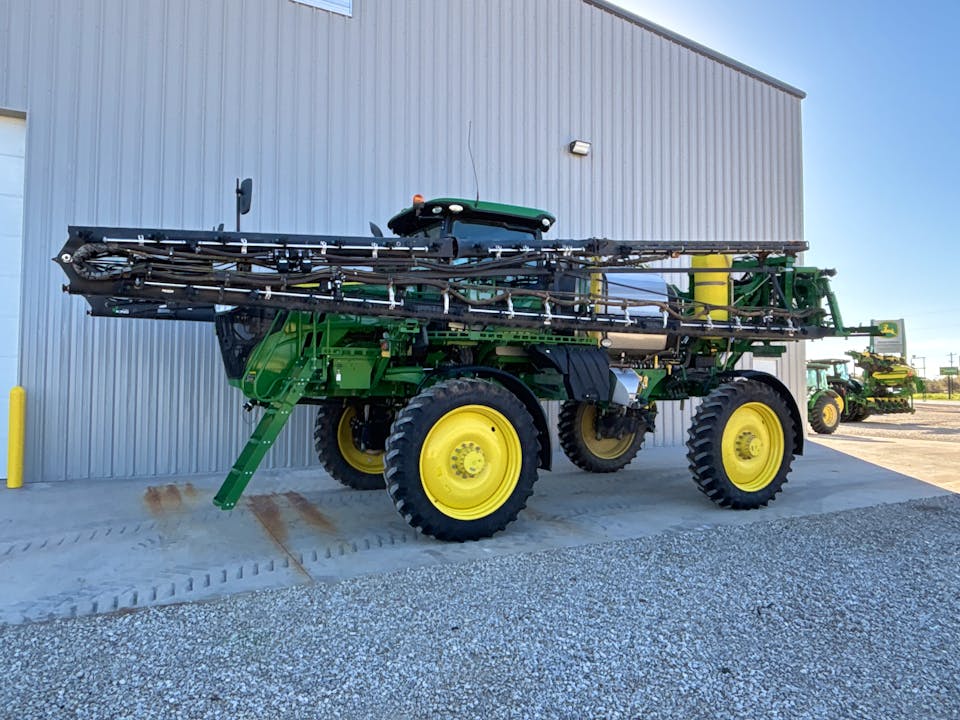 John Deere R4038