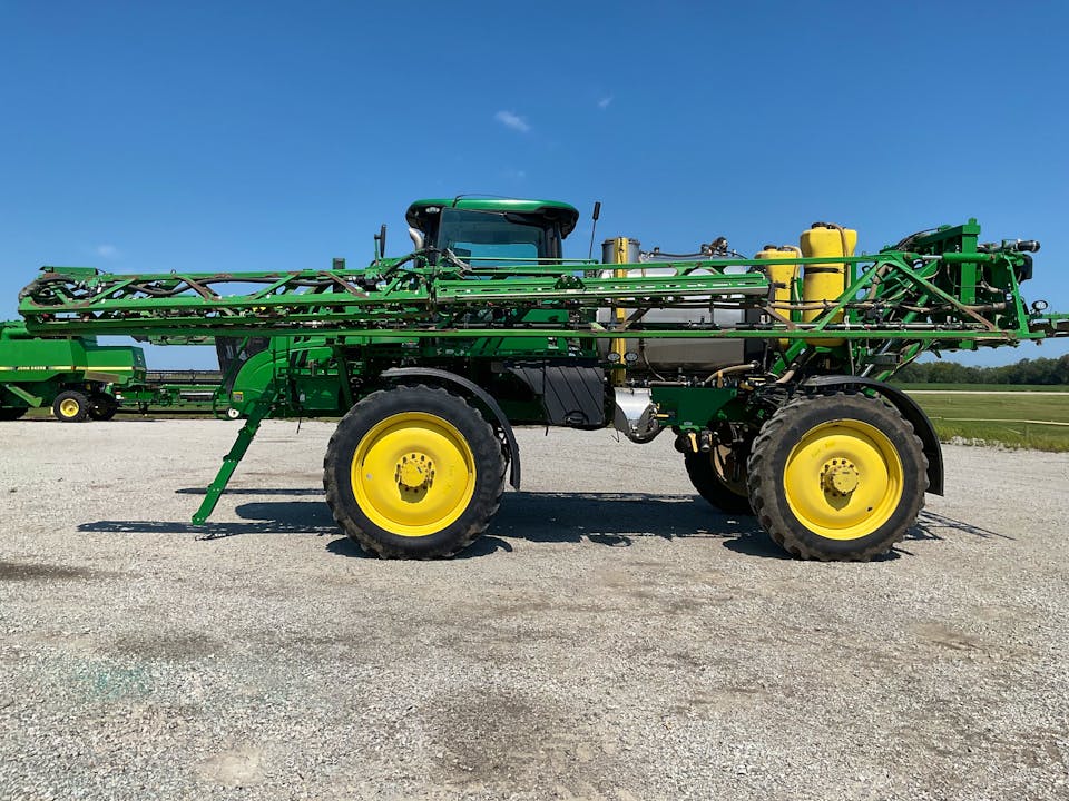 John Deere R4038