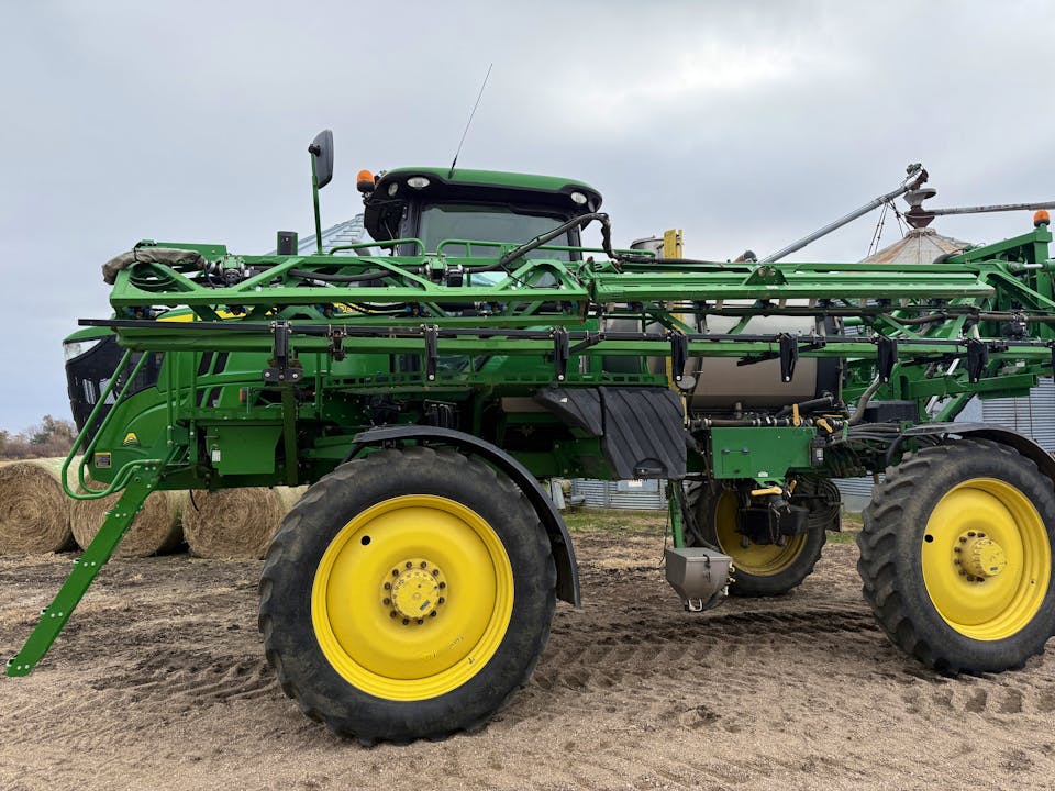 John Deere R4038